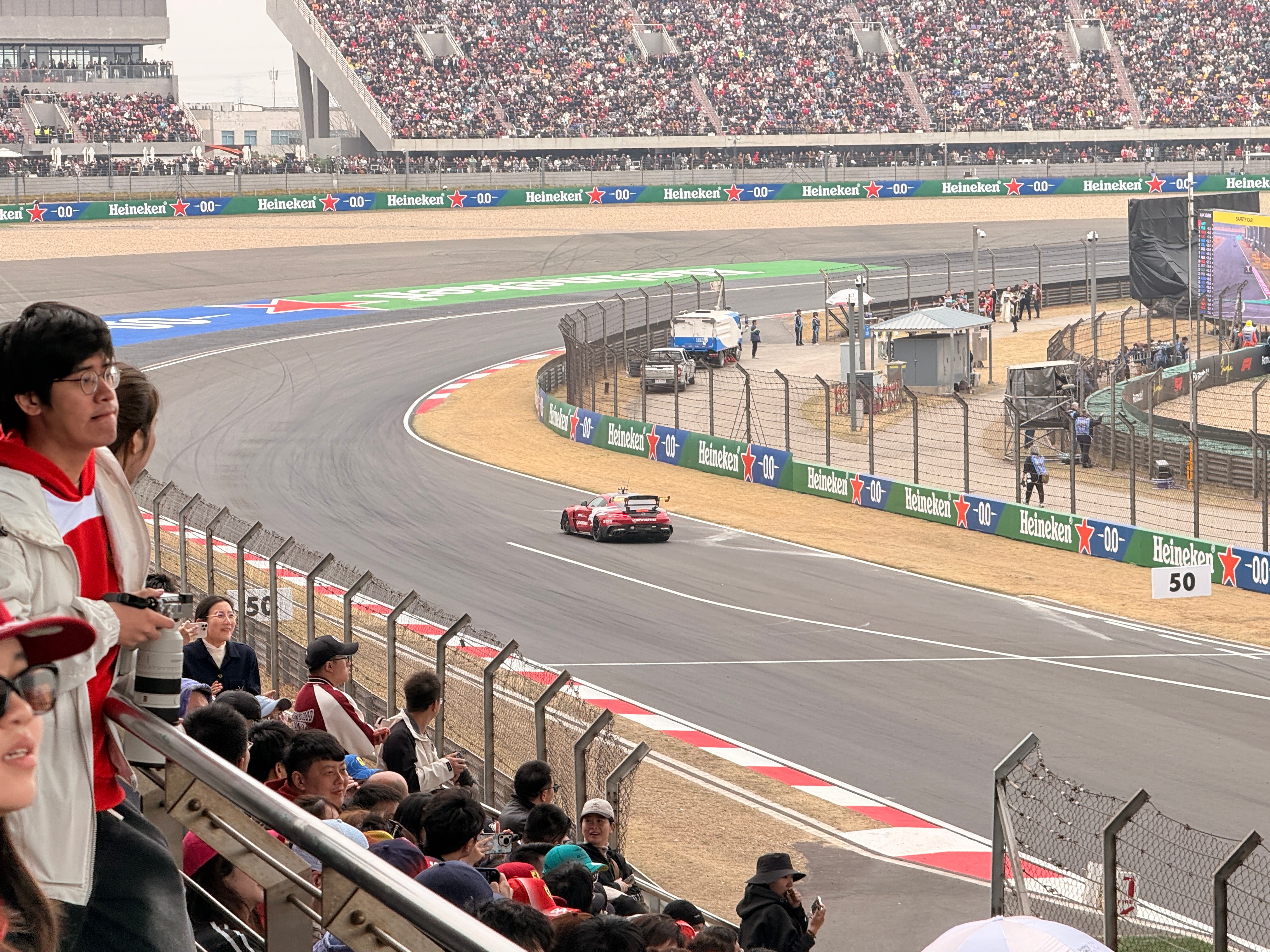 F1正赛出安全车了围场内一切皆有可能