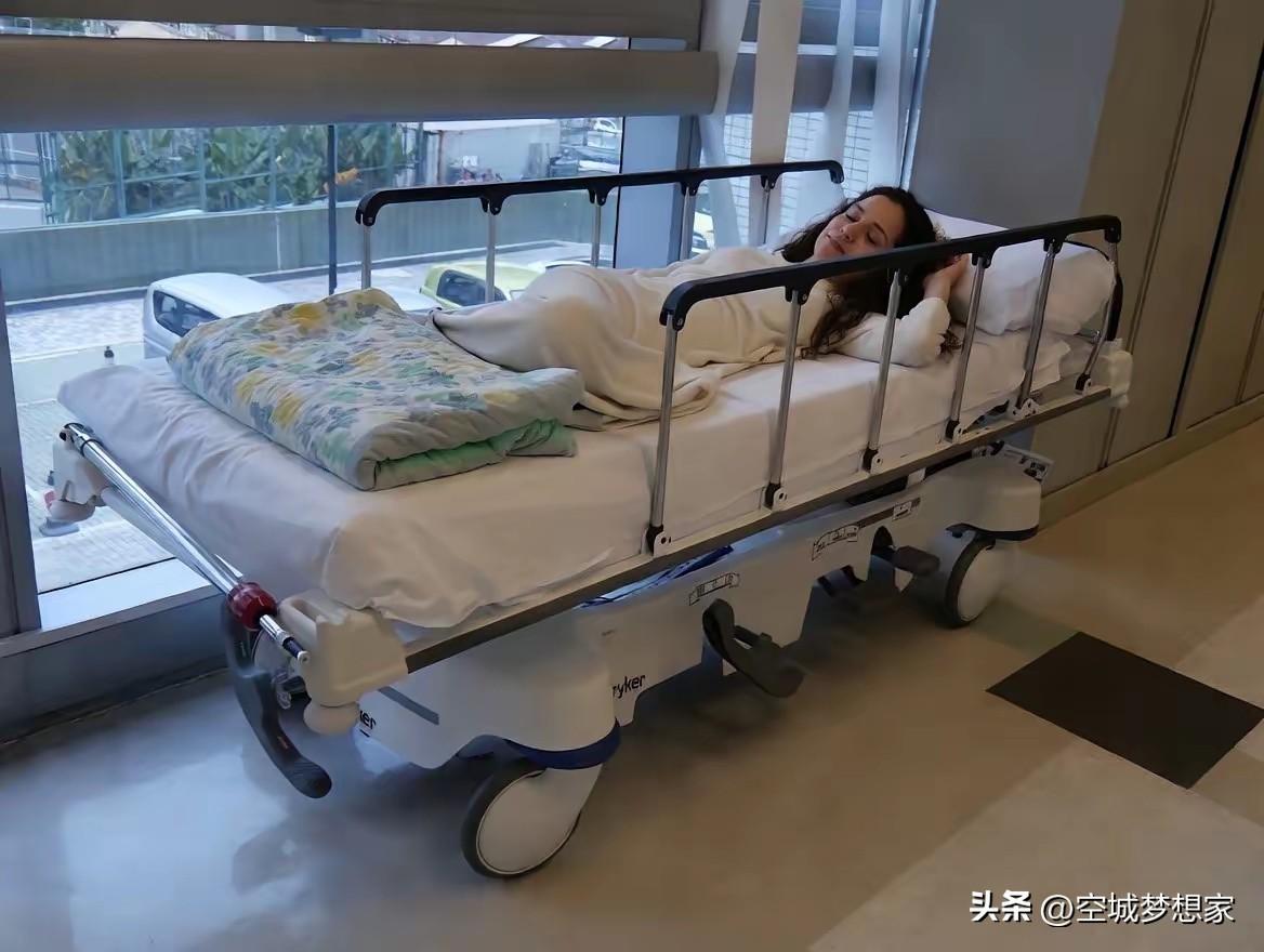 25岁西班牙女孩的最后选择：安乐死，是对生命最后的尊重
 
25岁的西班牙女孩诺