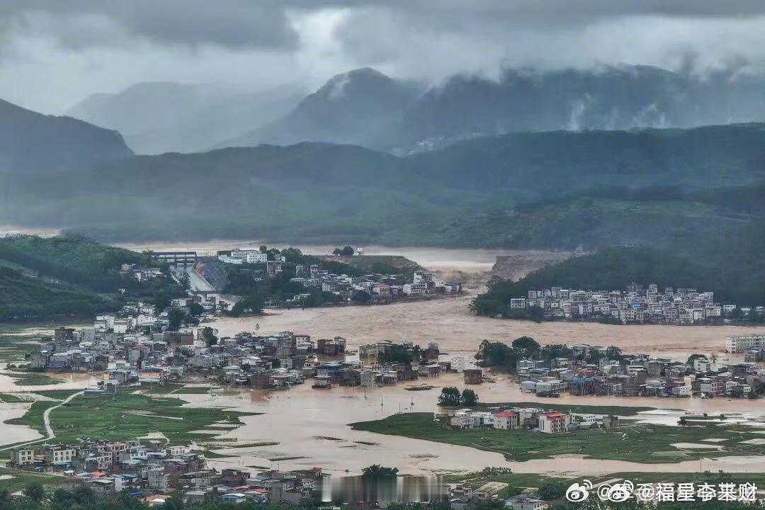 张天爱驰援广西水灾张天爱捐赠驰援广西 2021年河南暴雨她捐了100万，2022