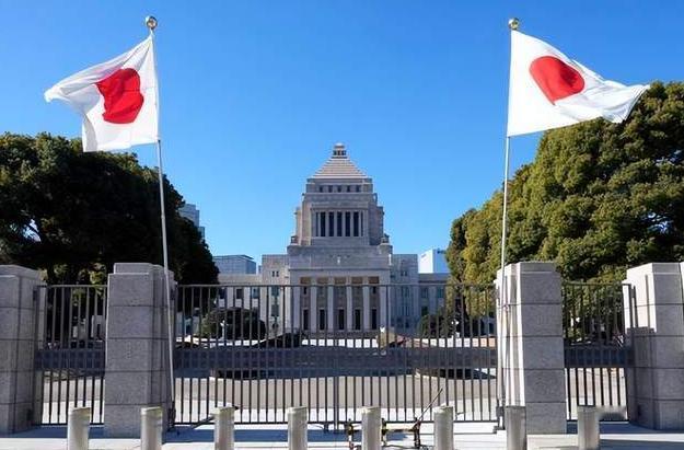 “船舰、武器都准备好了，随时击沉福建舰！”
这话从日本政客嘴里蹦出来的时候，我正