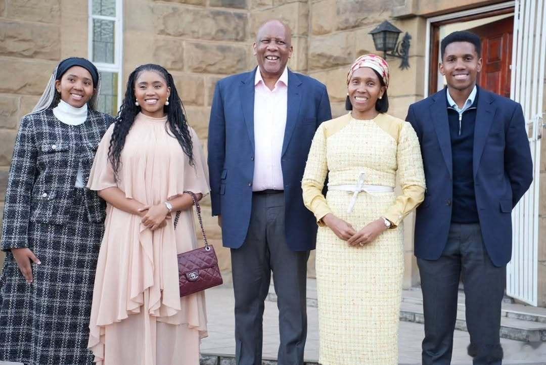 莱索托王室 🇱🇸6月2日，莱索托王后玛塞纳蒂·莫哈托·塞伊索50岁生日。世界