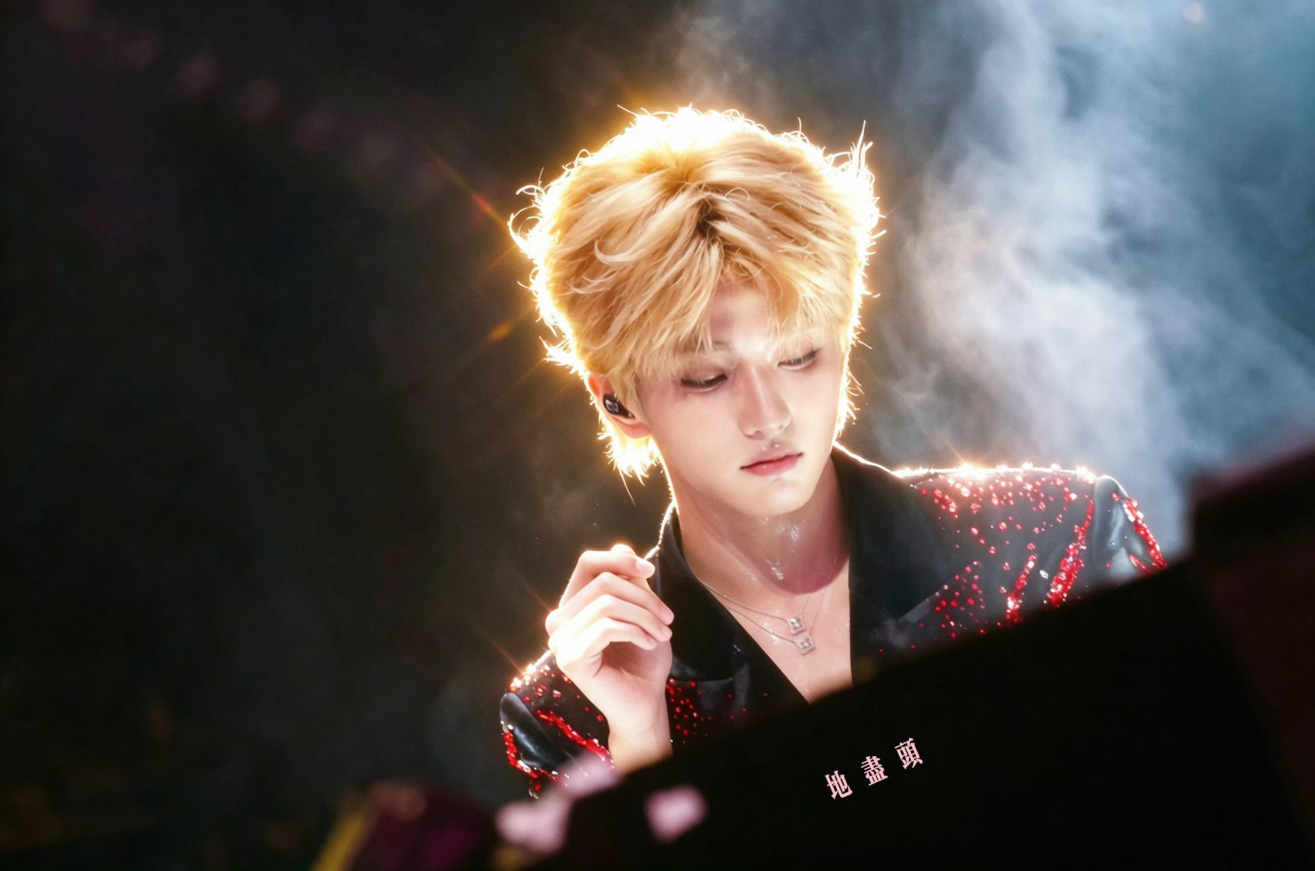 穆祉丞 🧡🩷 穆祉丞局部宇宙巡演 圣托里尼的心跳 是你眼尾泪痣的符号