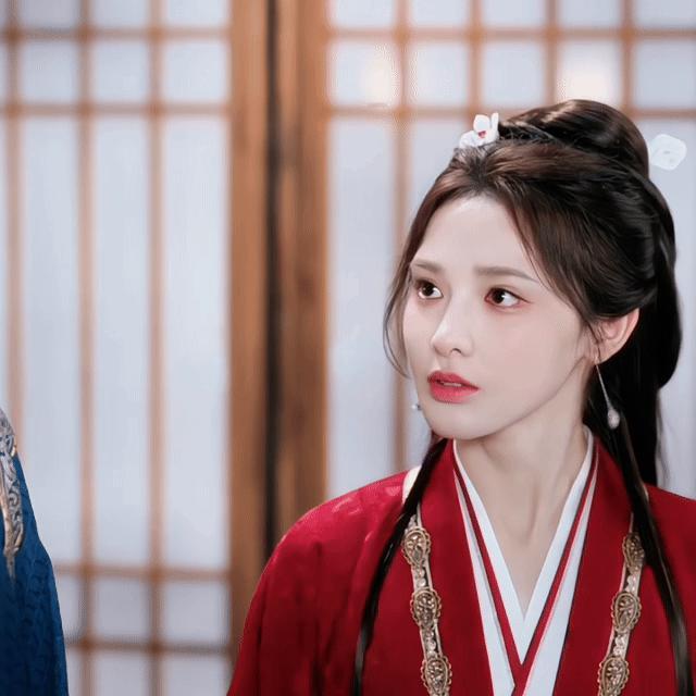 彭小苒的眼泪会说话！从强忍到崩溃再到苦笑，层层递进的哭戏让观众同步心碎。每一滴泪