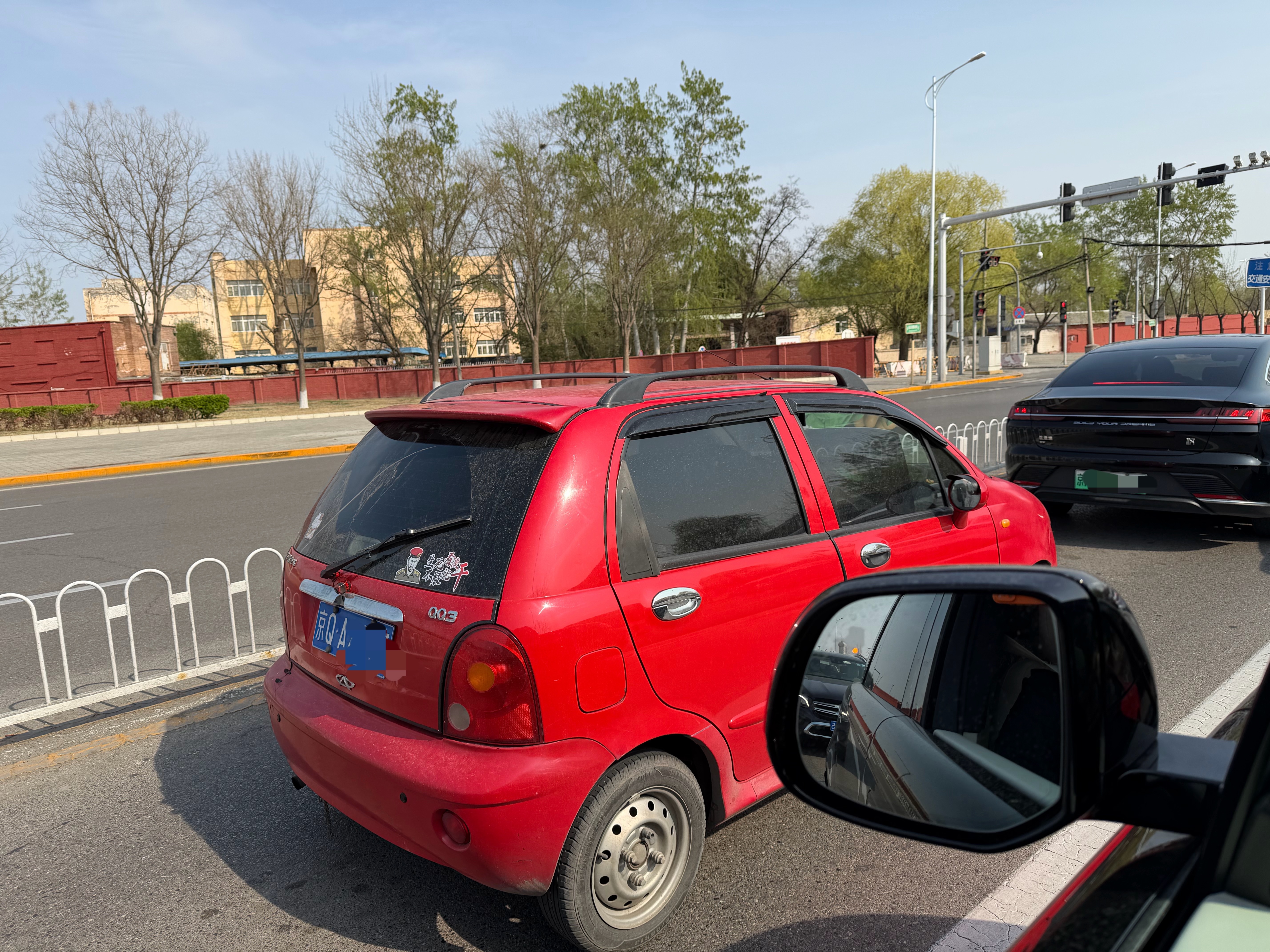 活着的老QQ，还占着一个北京牌，不多见了吧？ 