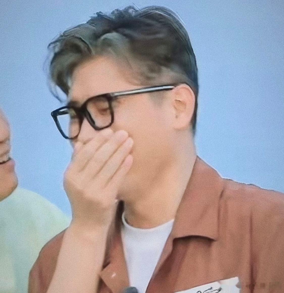 李乃文在地球超新鲜包开心的 李乃文就是综艺开心果吧！说他包开心一点不夸张，每个互