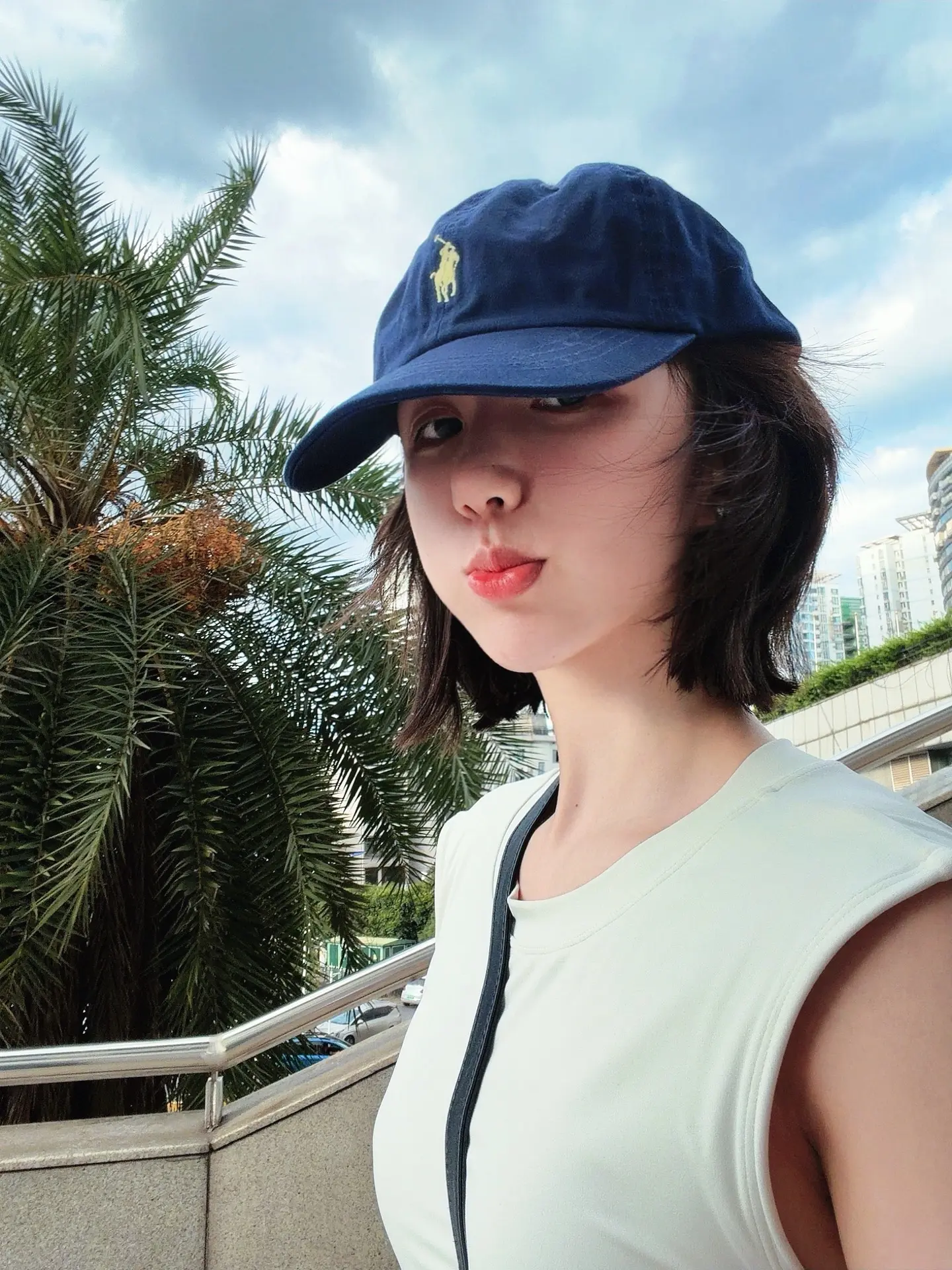 最近状态就是个签 昨天的风很大 太阳很晒 刚锻练完没来得及回家洗澡收拾...