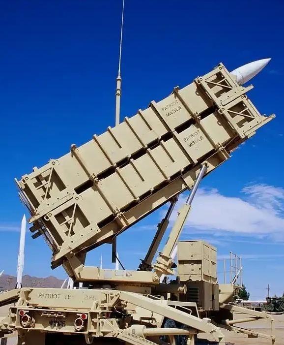 特朗普估计现在很发愁为啥发愁？因为他手上那笔卖给台湾的110亿美元武器大单，眼看