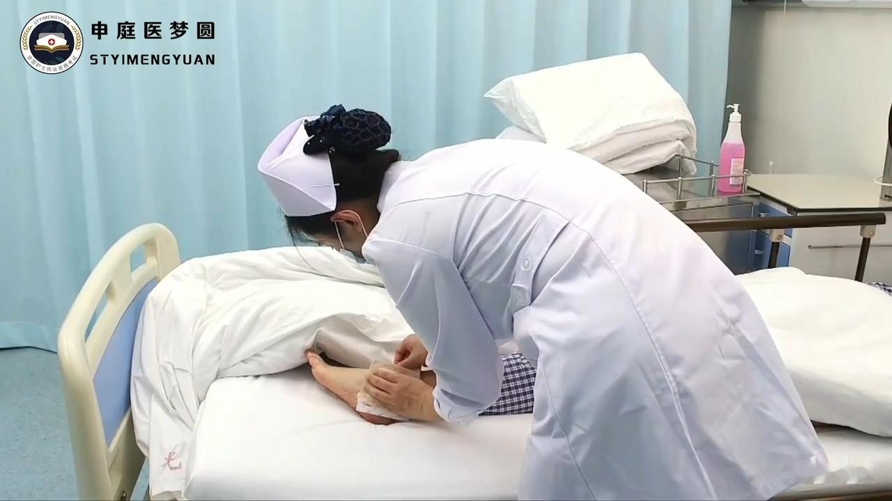 女子因整夜使用电热毯未翻身，竟患上了Ⅳ期褥疮，这一案例引发了人们对睡眠安全的关注