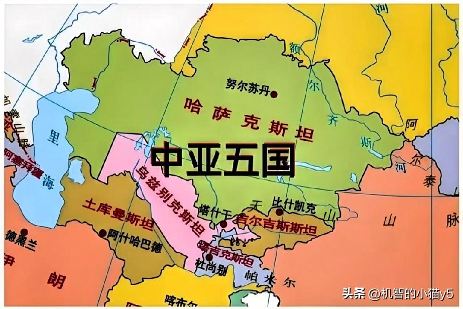 当前俄罗斯正陷入首尾难顾的被动局面，西线战场被乌克兰牢牢牵制，远东方向美日澳集结