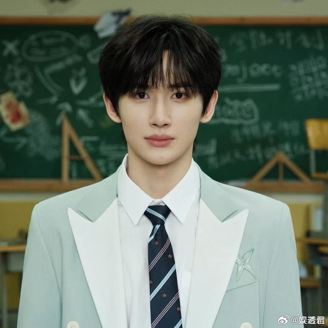 余宇涵什么族 TF家族 笑到停不下来，余宇涵把TF家族当民族回答，这波回应又耿直