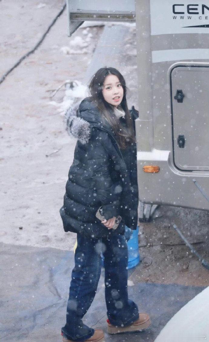 程潇去看了妹妹的毕业大戏 程潇特意去看妹妹的毕业大戏被偶遇，这份藏在细节里的姐妹