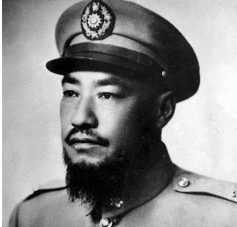 1958年，青海“土皇帝”马步芳偷偷在亲侄女喝的水里下了药。不曾想，就是这个18