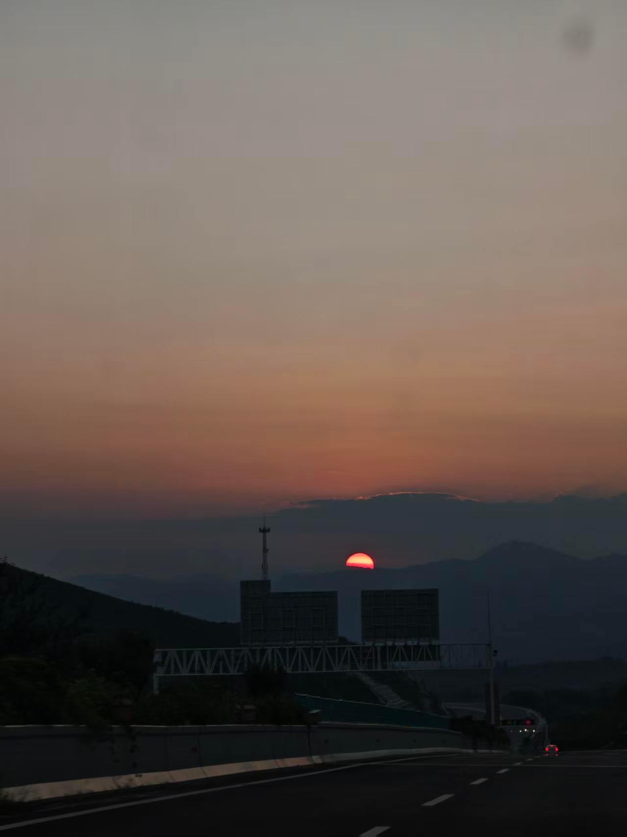 🌇 