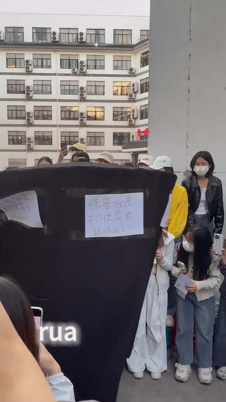 刷到李卿《凤舞九天》的出妆 笑得有点不行了 