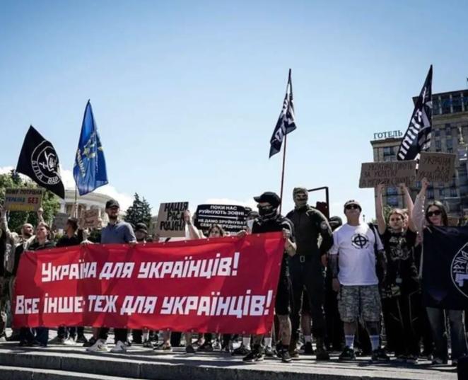“西海！西海！”5 月 23 日基辅街头闹疯了，冲上来这帮人不是反俄，是冲着自家