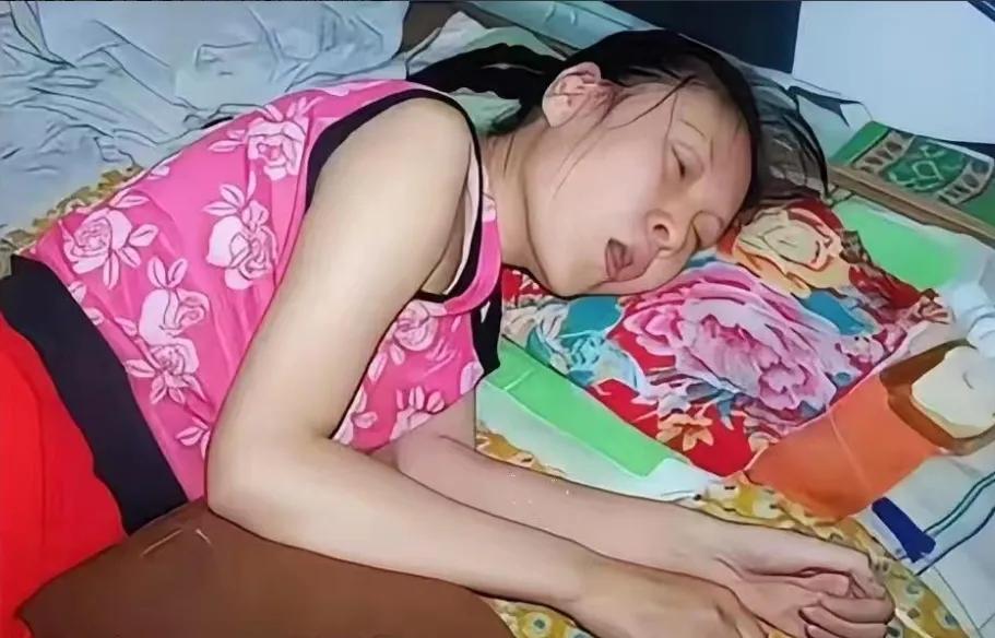 瘫痪了二十年的人站起来了？河北衡水阜城县叶家铺村，吴桂令的女儿连哭带喊地从屋里跑