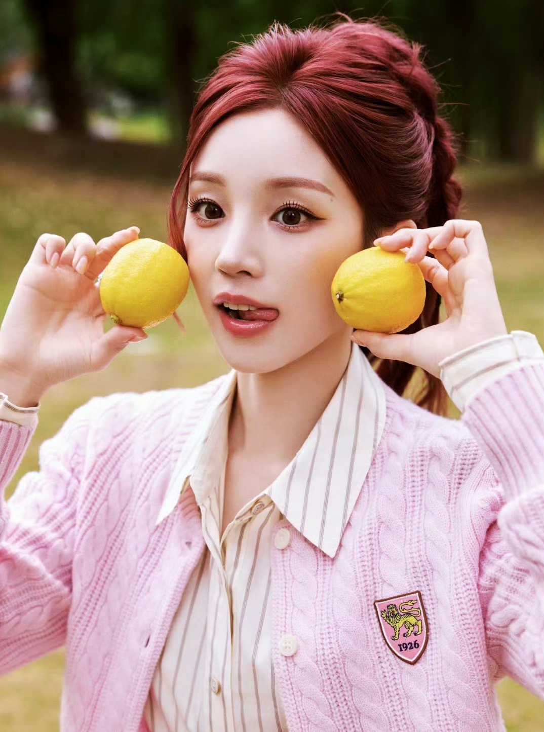 宋雨琦鞠着躬入场是我们可爱的雨琦鸭~