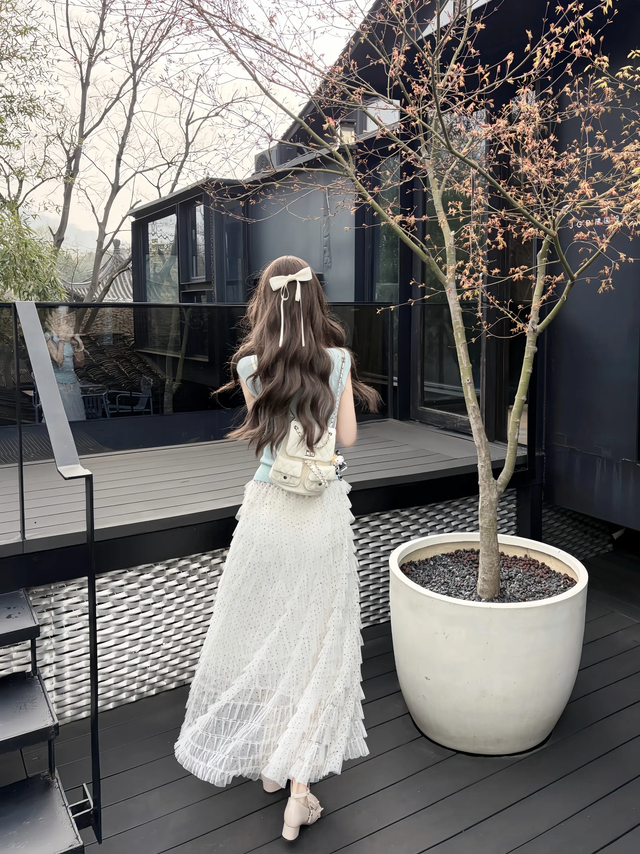 有些人从我的生活中像水一样流走  我甚至都不知道如何用力才能阻止这段关系的干涸