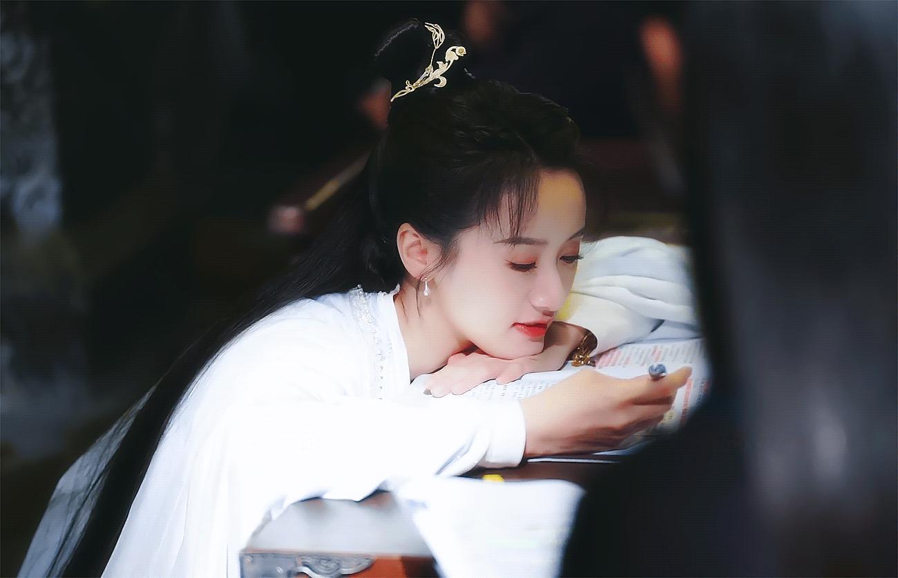 #倾城亦清欢[超话]# 欢欢九宫格动图。每天都是想你的一天。天知道我每天都对着欢