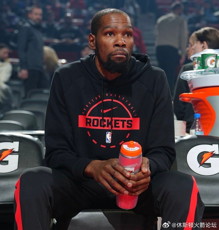 KD一月份以来场均28.6分7.1篮板5.1助攻2.4三分，真实命中率61.2%