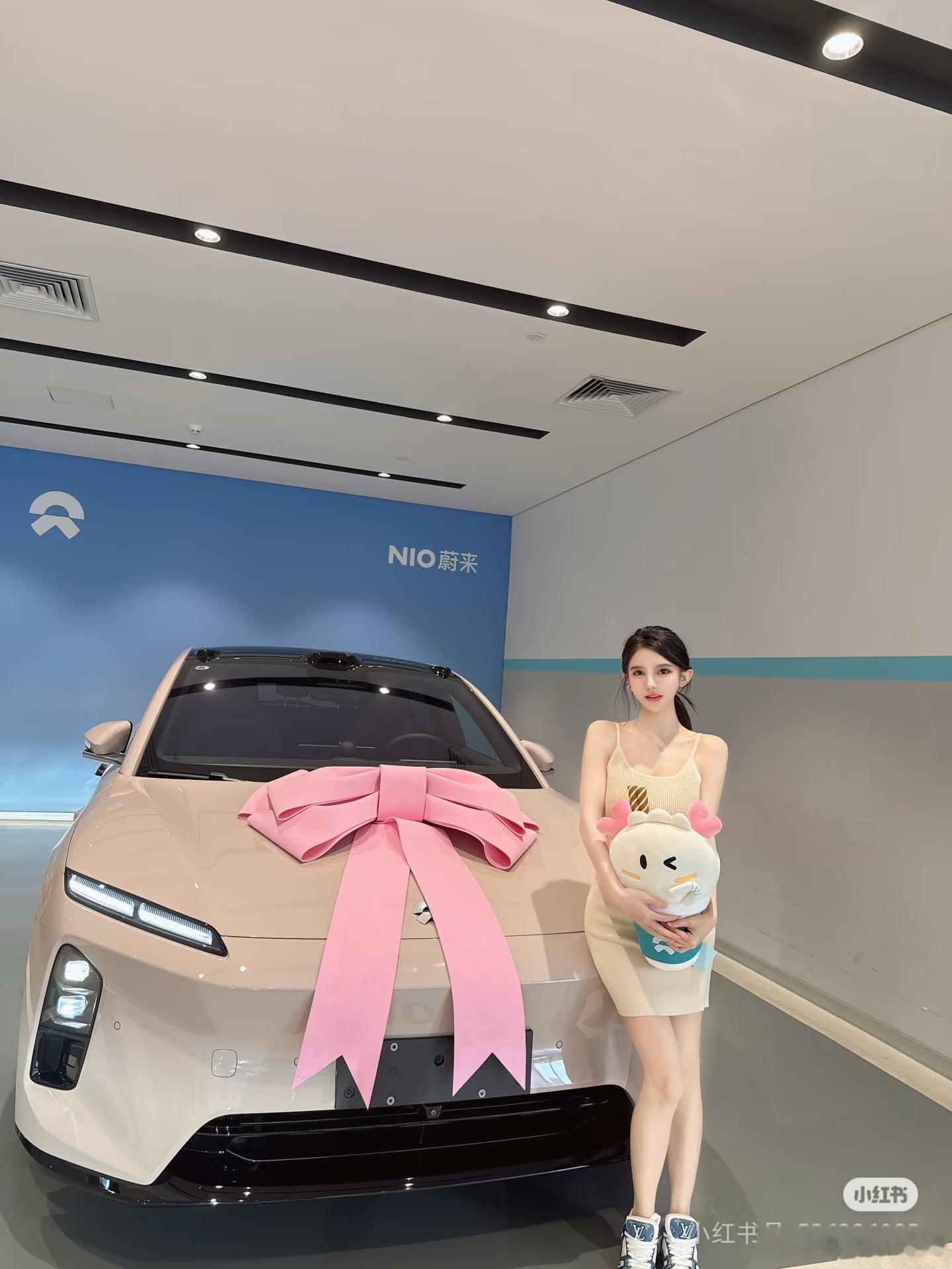 蔚来et5t我的第二个大玩具提车日记 在充电和换电之间还是选择了换电镜空粉➕电驭
