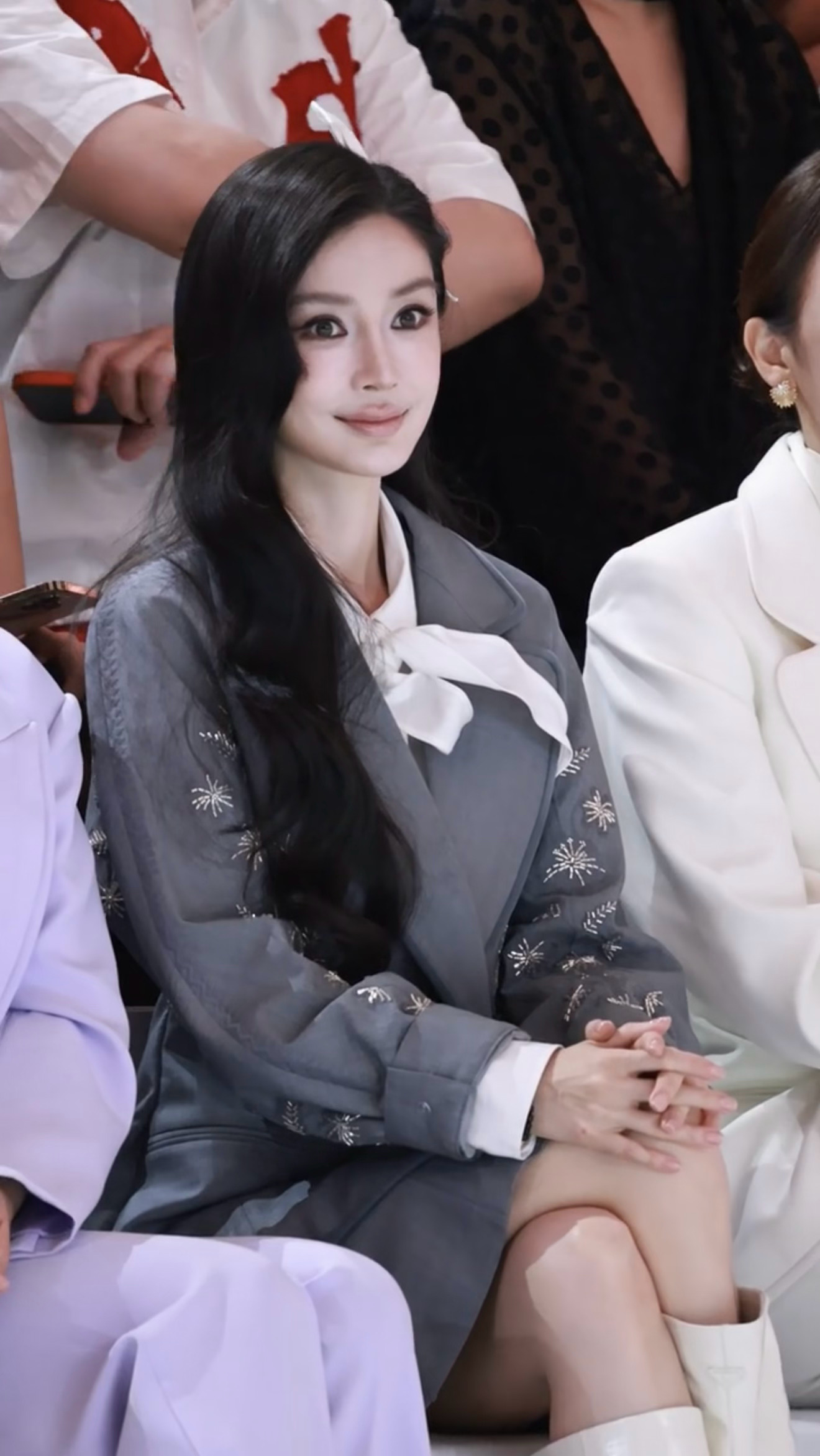 今日份品牌看秀 女神已入座仪态好好！！angelababy