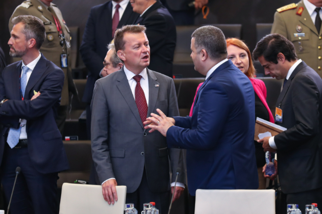 北约各国意识到一个危险，纷纷拒绝美军飞机降落，只有白宫还被蒙在鼓里！意大利《晚邮