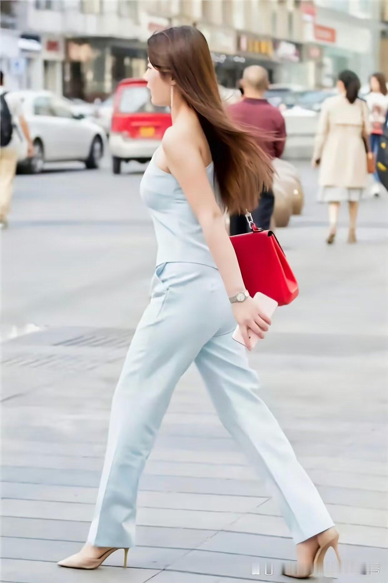 《蜗居》里有句扎心台词： 婚姻是元角分，是柴米油盐酱醋茶，婚姻是将美丽的爱情扒开