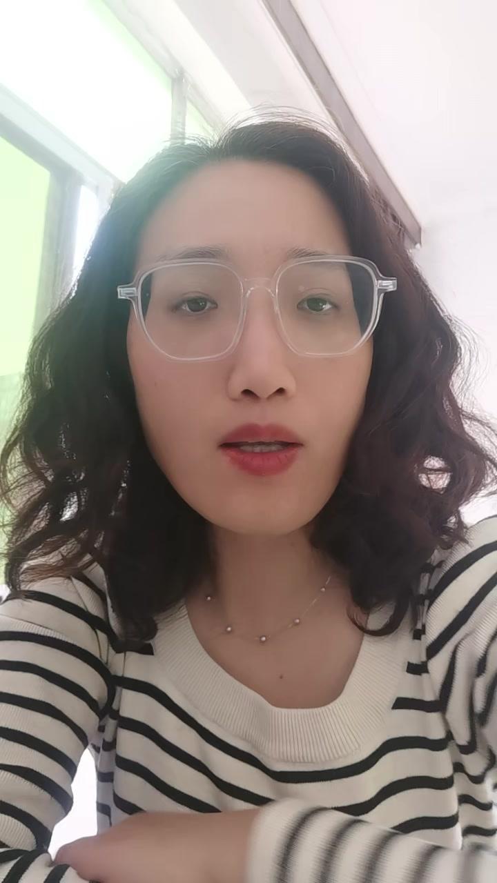 5块钱就能做一大盘辣炒鸡尖，香到舔手指，比外卖划算还干净～
1.先处理鸡尖：洗干