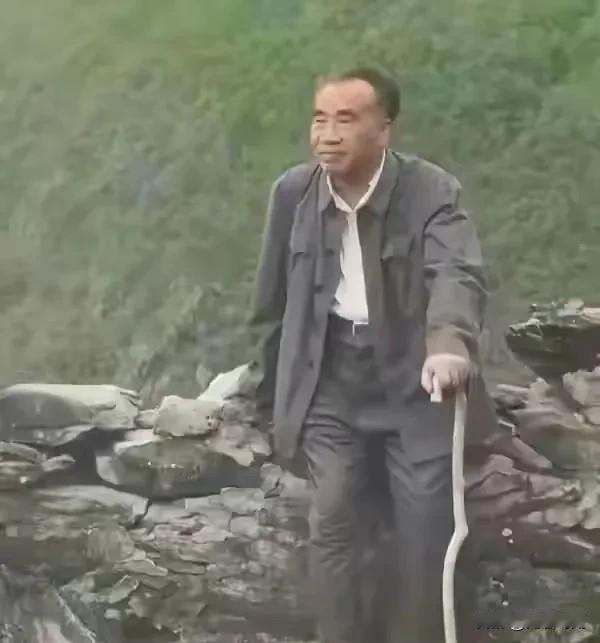 这位爷爷大家应该都见过，他可是一位特别厉害的人物！
信息来源

素材来自网络，如