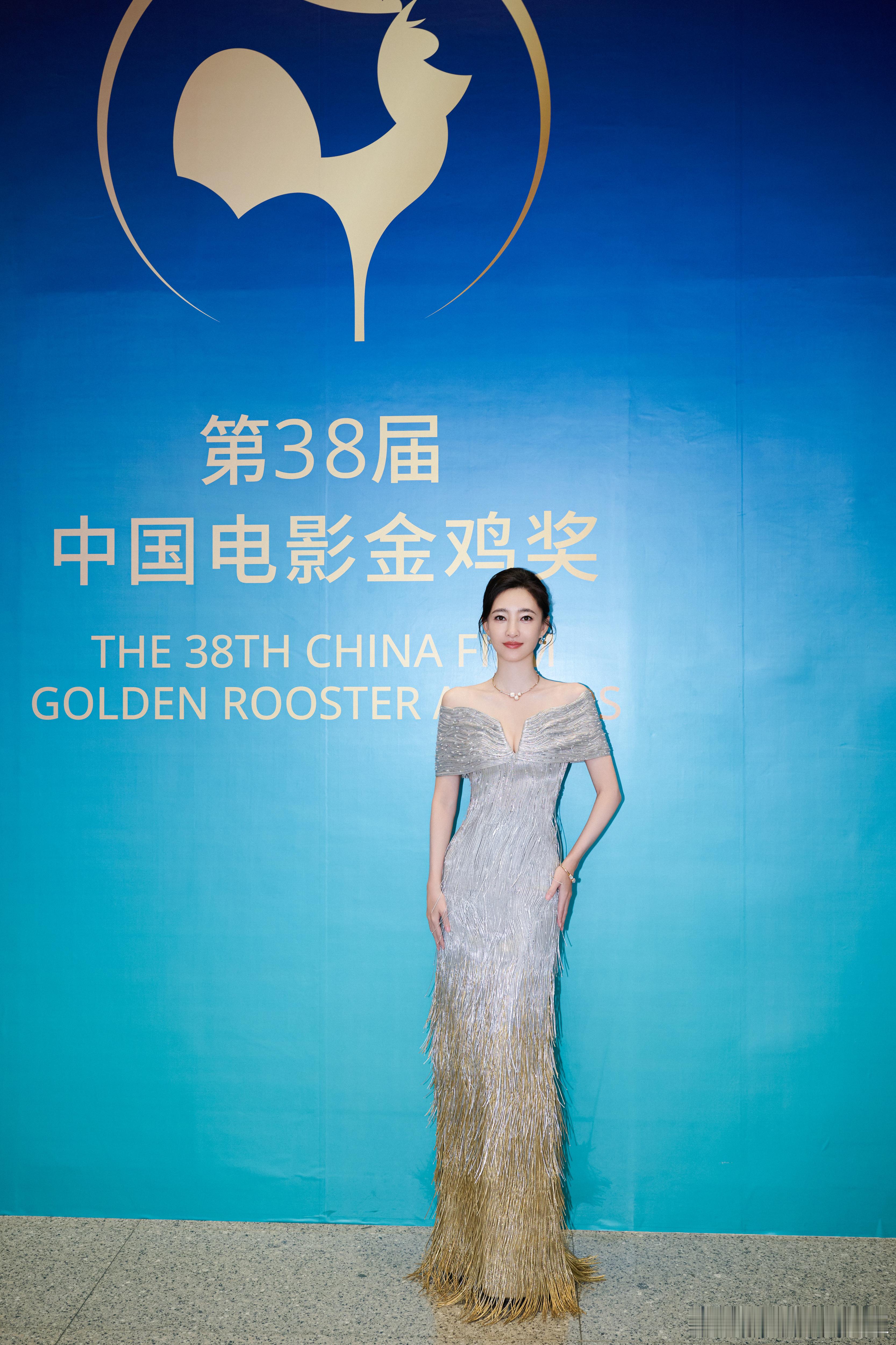 以细节的温度，晕染故事的底色。与 一起祝福中国电影越来越好！ 