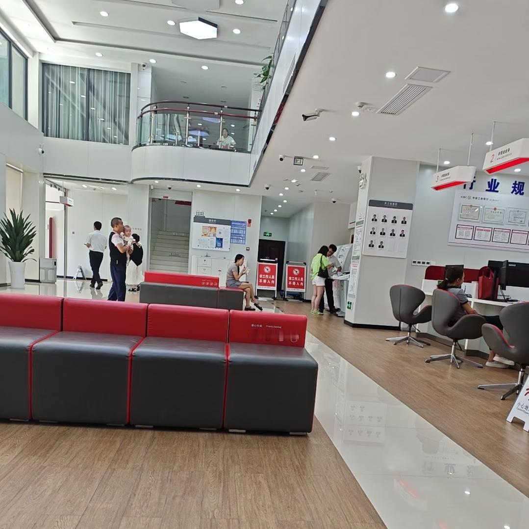 一位银行行长说:
2026年你给银行的存款超过5万，只要说这5句话，银行工作人员