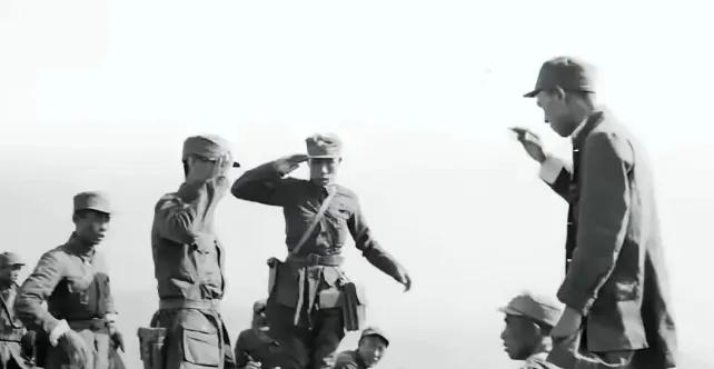 [月亮]1934年，红17军军长张涛叛逃投敌，却把过往捂得严严实实从大头兵干起：