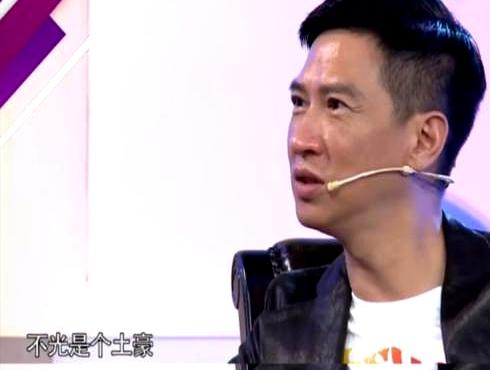 华少当面炫耀自己有三套房，张家辉为啥只淡淡回了句“比不过你”？
说白了，那次访谈