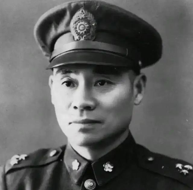 1944年，川军144师代师长率部投降日军，就在他接过汉奸委任状的那一刻，被五花