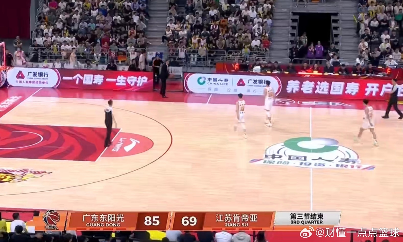应该没有悬念了，三节打完，广东宏远男篮以85比69领先江苏男篮16分了！萨姆纳2