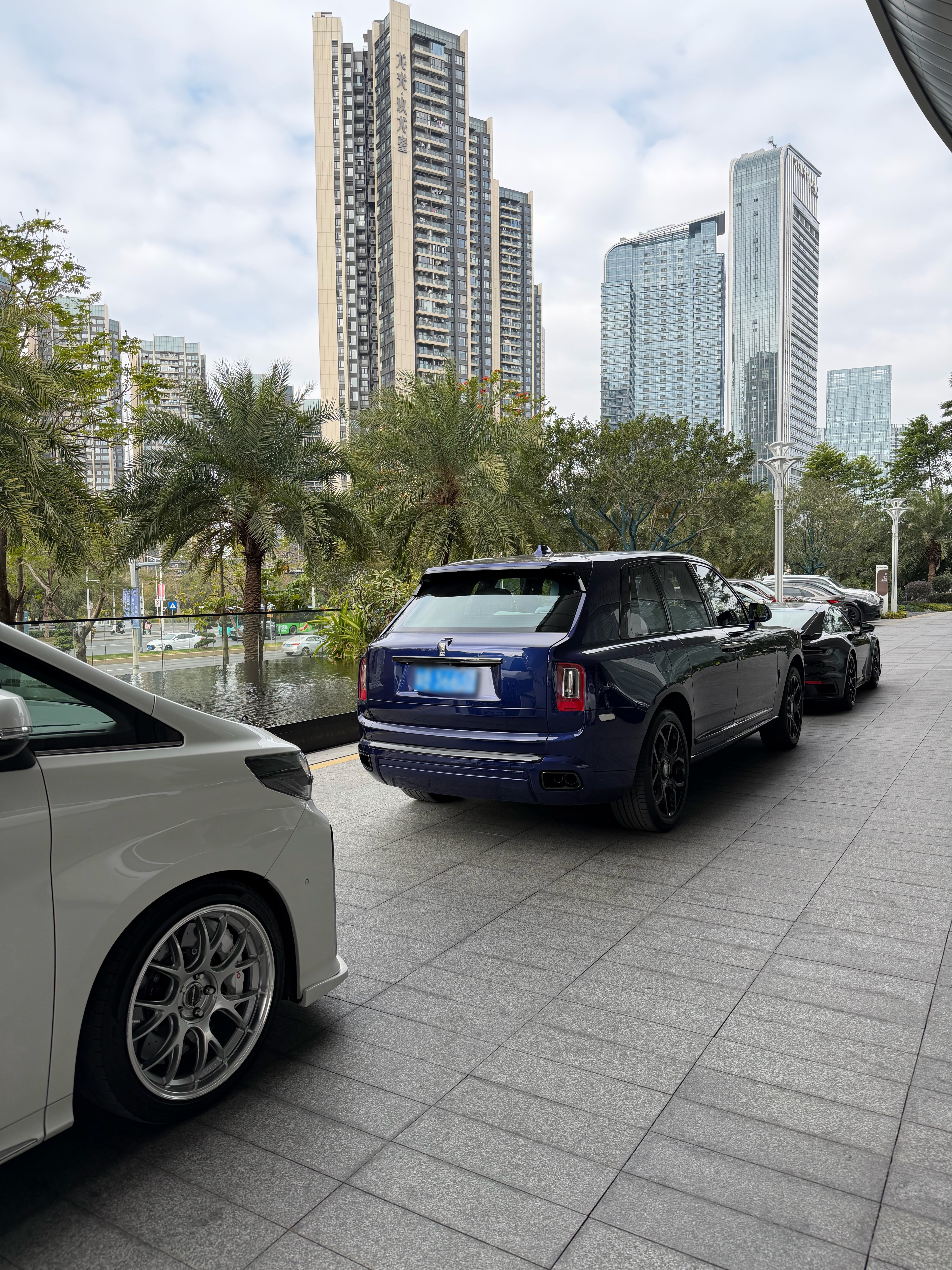 临时凑的送机车队