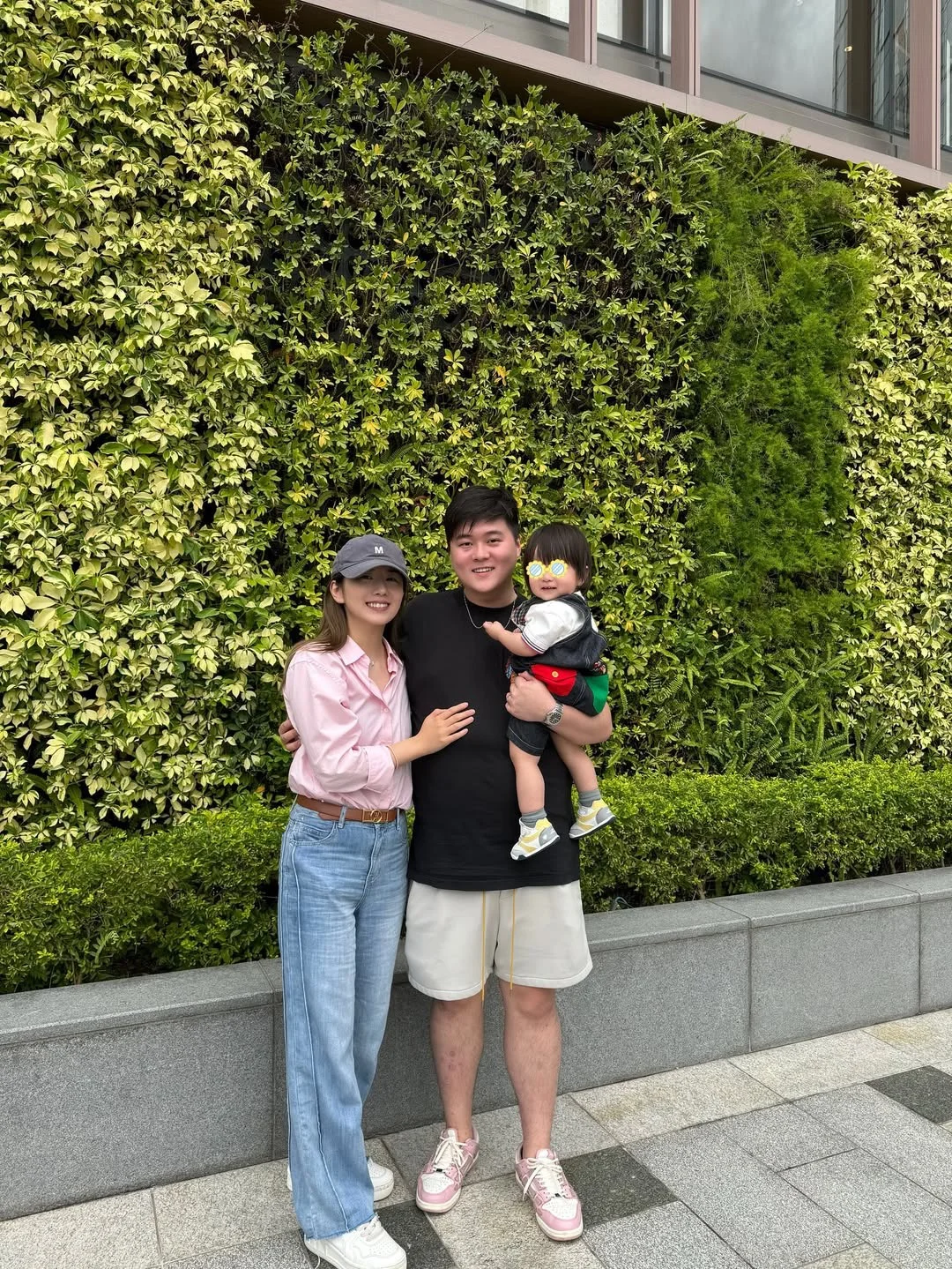 TVB小花陈嘉慧生日晒一家三口全家福庆祝