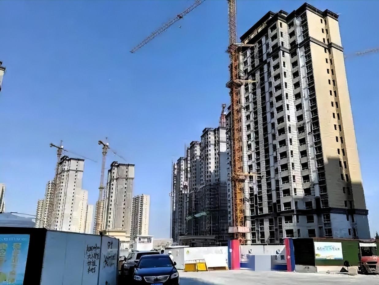 太讽刺了！黑龙江大庆，女子一时冲动，将全家的500万血汗钱借给某房地产公司，对方