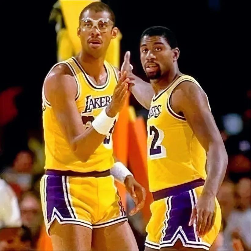 NBA历史上最长的5次连胜记录，姚明率领的火箭队非常可惜！

1、1971-72
