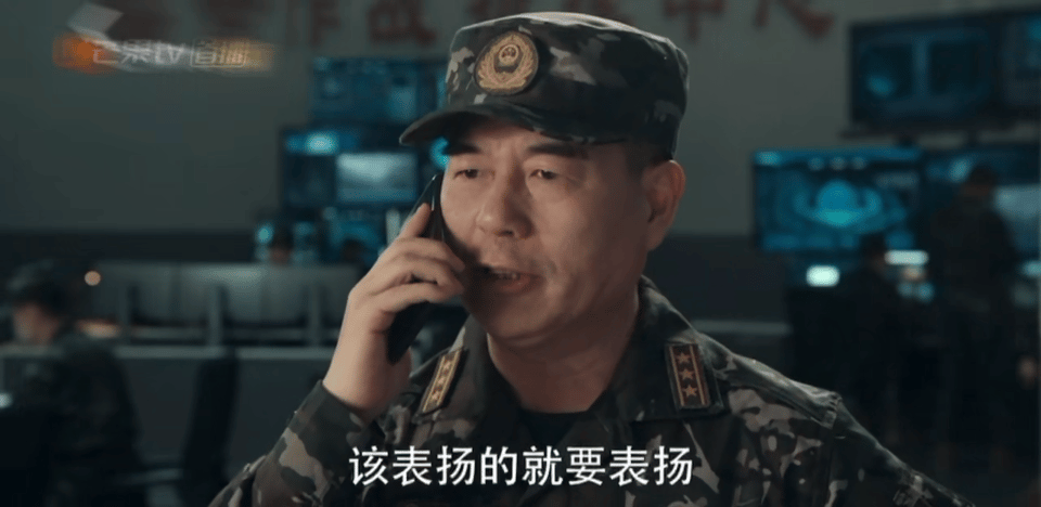第一次觉得杨烁这么萌宝子们，杨烁新剧里的表现太惊喜啦！铁血队长私下萌翻，秒切动画