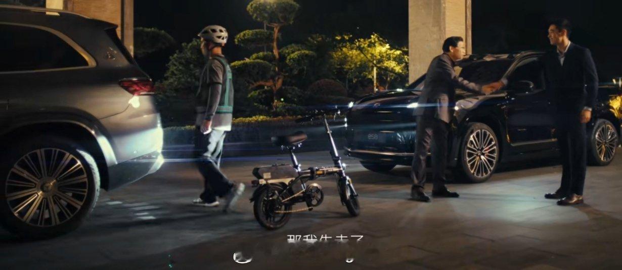 对代驾小哥最好的关爱这个话题有点莫名其妙但ES8确实如此，不过相信更多人用前备厢
