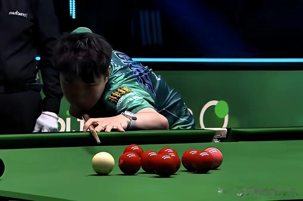 冠中冠赵心童还会止步四强吗？
斯诺克冠中冠第二日，首战赵心童兵不血刃4：0战胜马