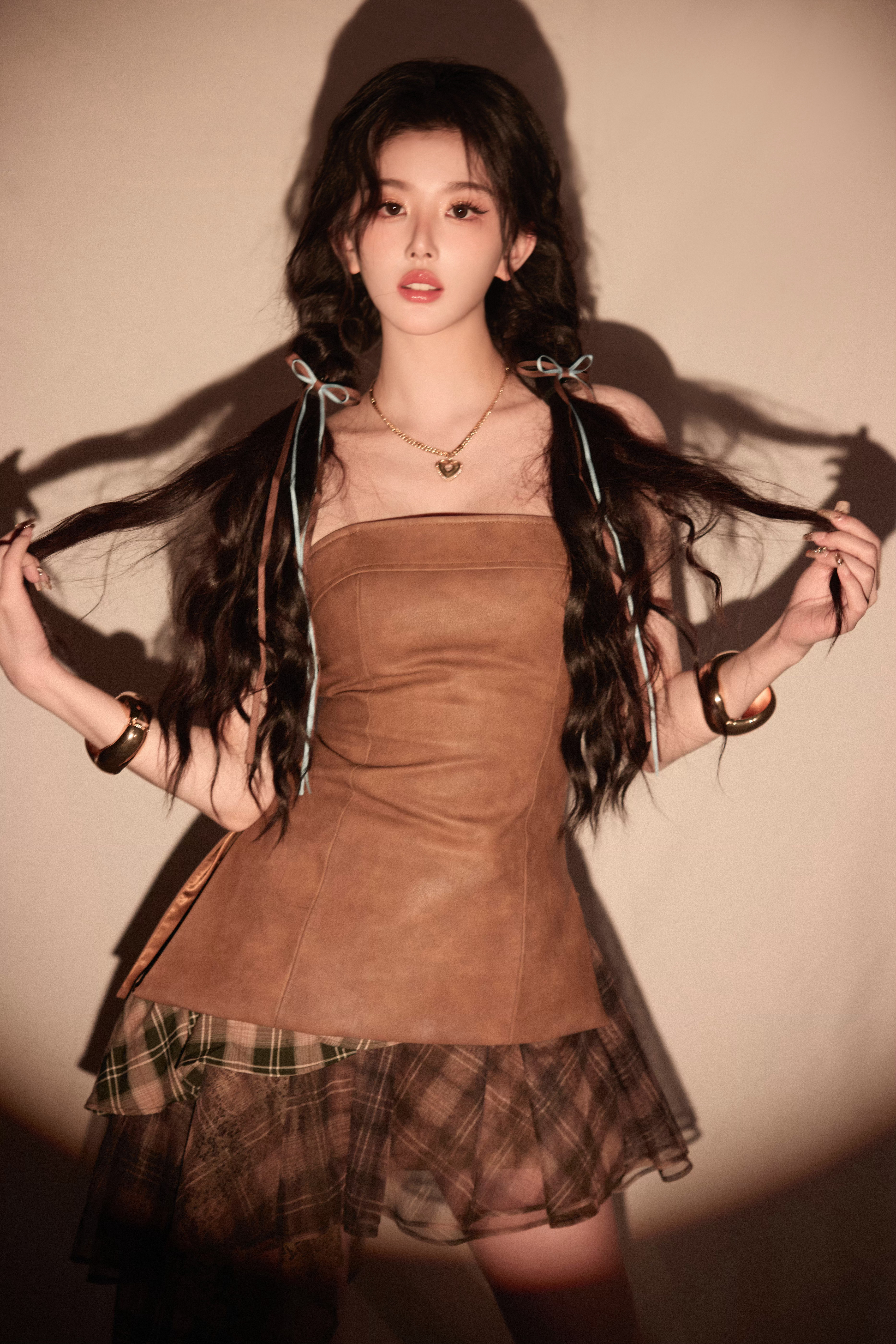 孔雪儿西部辣妹造型 孔雪儿西部辣妹造型复古时尚，一整个美到我心里啦！ ​​​