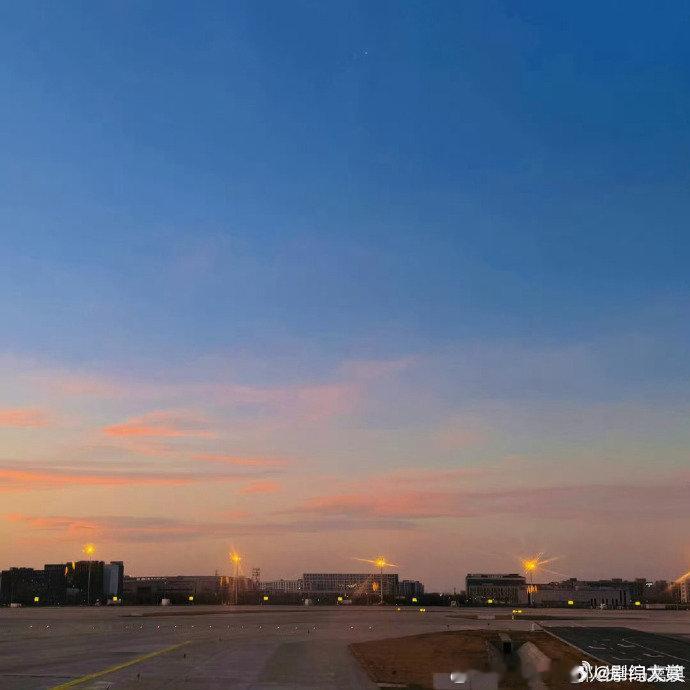 马嘉祺拍的夕阳马嘉祺分享夕阳 马嘉祺拍的夕阳，爱分享的小哥哥[可怜][可怜][d