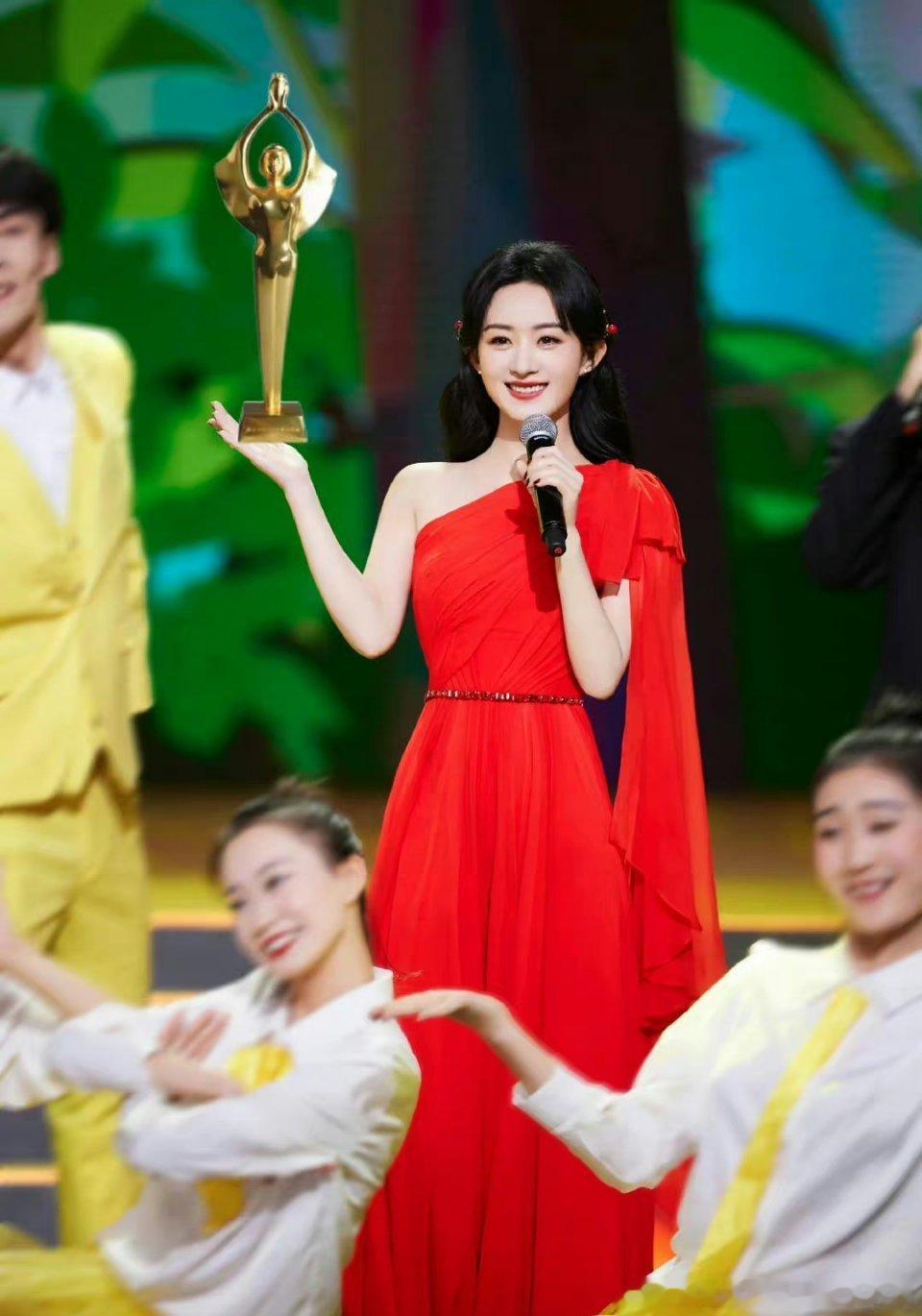 85花已知电视剧方面赵丽颖≥刘亦菲＞杨幂＞唐嫣≥刘诗诗，电影方面赵丽颖拿了百花最