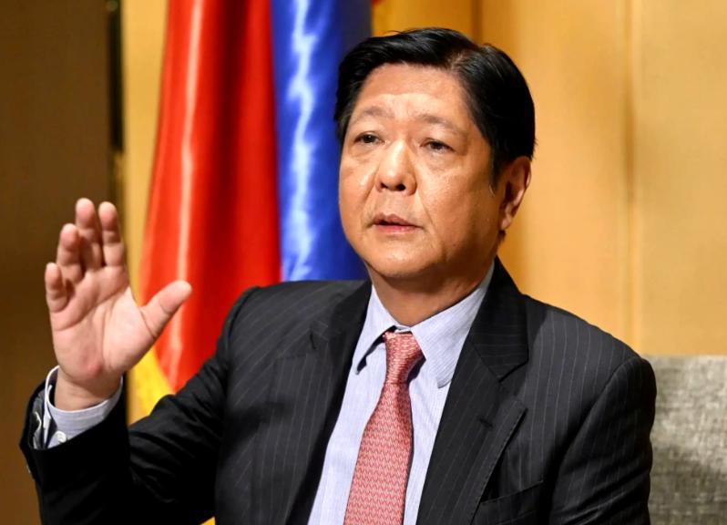 终于松口了！菲律宾主动向中国递出了对话的信号。
 
就在7月19日，菲律宾方面正
