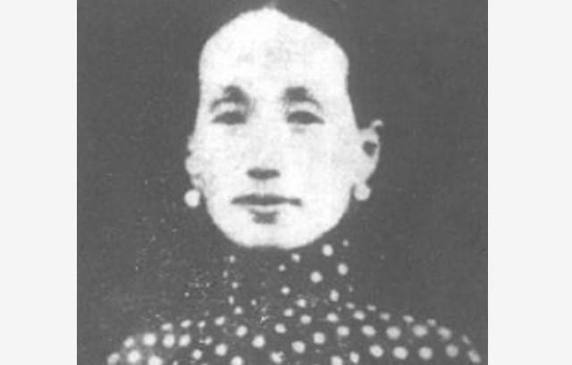 1928年，杜月笙发现妻子出轨，阴森地吩咐下去：“让她生不如死！”此后，妻子被幽