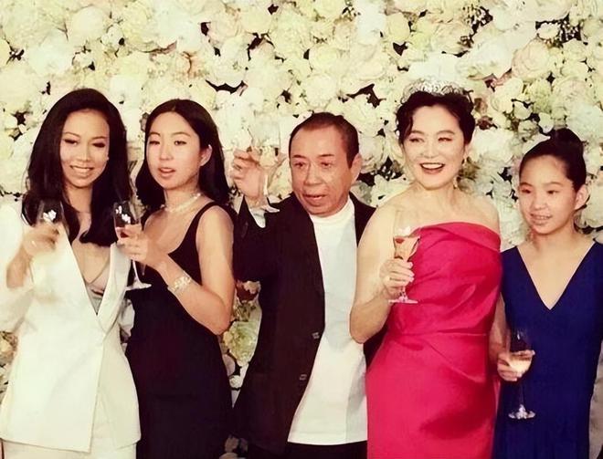 林青霞，那可是公认的大美女一枚！年轻时候的林青霞是真正的美人，无论身高，身材，颜