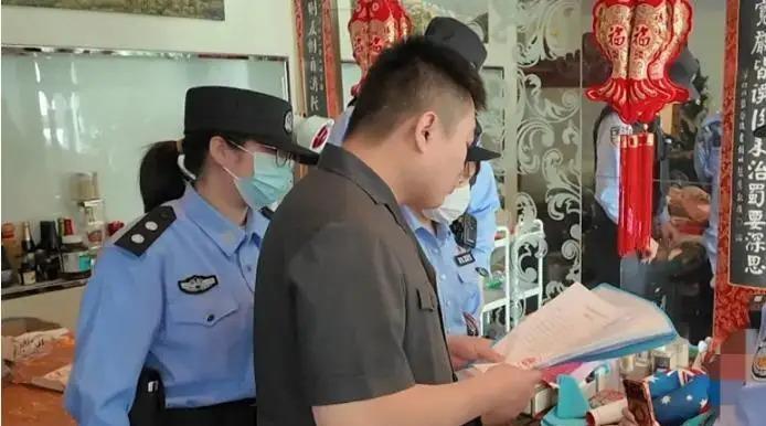 上海一个会所老板，卷了7个亿跑路了。人跑去了境外，但用赃款买的两套豪宅跑不了。一